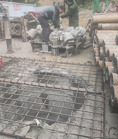 金矿 φ3.5m×124m 进风井贯···